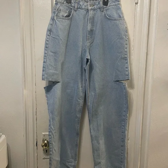 PrettyLittleThing Boyfriend Jeans Light Wash Thigh Split Denim Blue Size 6 - Picture 8 of 16